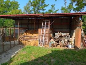 Espace de stockage pour foin ou autre