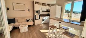 Beautiful ground floor apartment with a glimpse of the sea