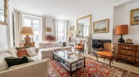 Elegant 113m2 apartment in a prestigious address in the 7th arrondissement of Paris