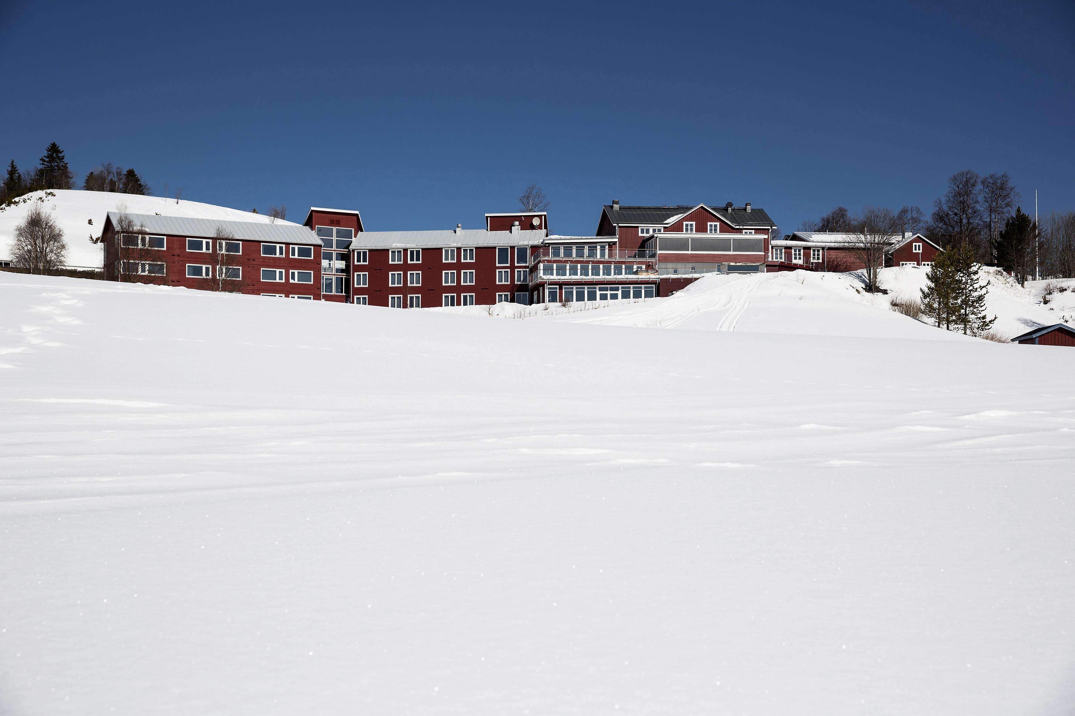 Hotel with unobstructed view of the southern tip of Lake Kallsjön