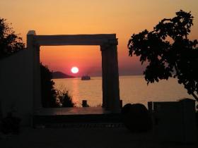 Italian designed villa 450 m2 surrounded by 17000 m2 of lush green natural landscape and 360° view