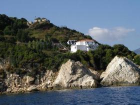 Italian designed villa 450 m2 surrounded by 17000 m2 of lush green natural landscape and 360° view