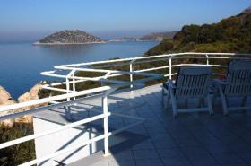 Italian designed villa 450 m2 surrounded by 17000 m2 of lush green natural landscape and 360° view