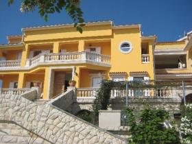 Villa with 12 apartments 60 m from beach