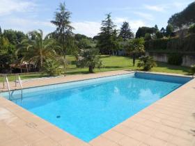 Villa in Roma 600 m2 on 3 levels with pool 60 m2, park 2000 m2, consisting of 4 apartments 