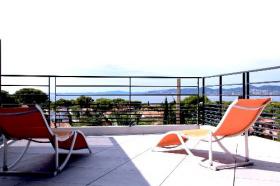 Rooftop apartment with sea view in a small residence