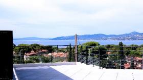 Rooftop apartment with sea view in a small residence
