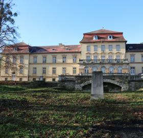 Castle at the Austrian border in Hungary for sale