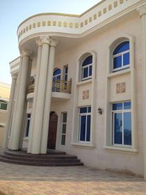 House in Dubai 400 meters from the yacht club
