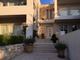 Luxury villa mountain view and private garden