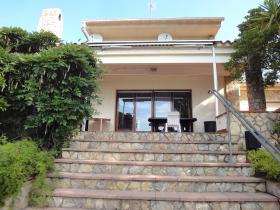 For sale villa with land and covered swimming pool