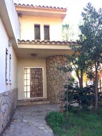 For sale villa with land and covered swimming pool