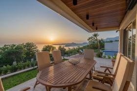 Villa with spectacular panoramic views of the sea