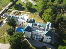 Breathtaking castle for sale in Hungary, at Acsaújlak