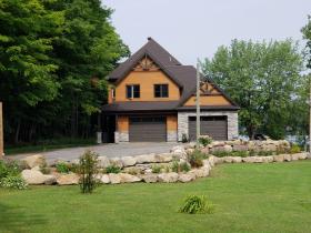 Luxury house for sale in the Laurentians Quebec