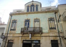 Sale building in downtown Alcobaça