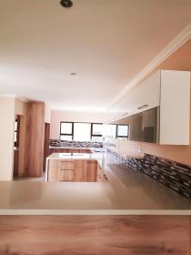 Luxury 5 bedrooms house in Blue Valley Golf Estate, Midrand, South Africa