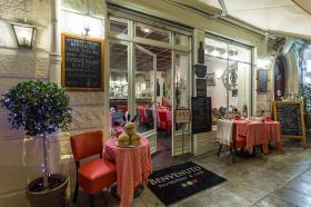 Italian restaurant in the golden square of Nice French Riviera - business for sale