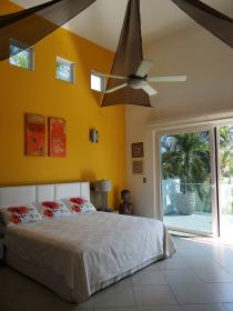 Beautiful contemporary house 5 minutes from beautiful sandy beach