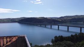 Villa with unique view of Lake Guardialfiera
