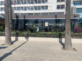 Established restaurant on seafront for sale