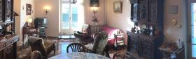 Bourgeois house with building land and 118 m2 of outbuildings