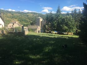 Bourgeois house with building land and 118 m2 of outbuildings