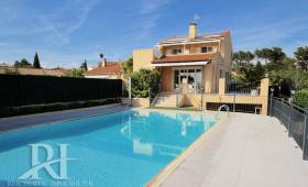 For sale 6 room villa with sea view in Saint Raphaël