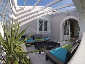 Villa sea view, consisting of 2 identical apartments, very good rental income