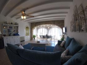 Villa sea view, consisting of 2 identical apartments, very good rental income