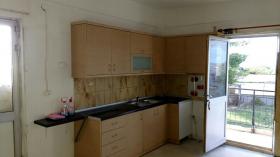 Sale apartment to renovate 35 km from the center of Athens and 2.5 km from the beach