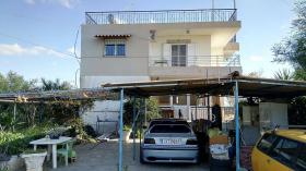 Sale apartment to renovate 35 km from the center of Athens and 2.5 km from the beach