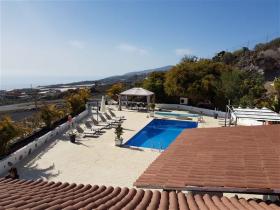 Luxury Chalet with heated swimming pool and Ocean view
