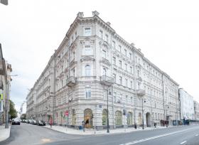 Luxurious 4-room apartment in the center of Moscow