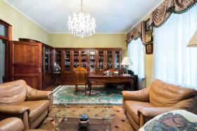 Luxurious 4-room apartment in the center of Moscow