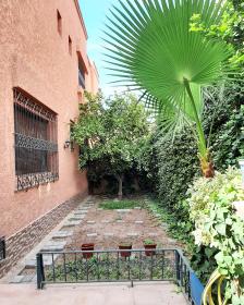 Small functional villa and close to all amenities