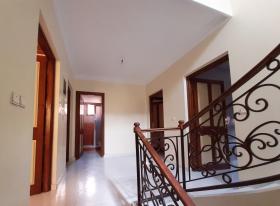 Small functional villa and close to all amenities