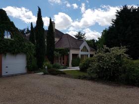 Villa on large plot located in Golf d'Etiolles Club