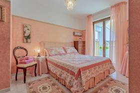 Luxury apartment for sale in the tourist center of the Adriatic Sea